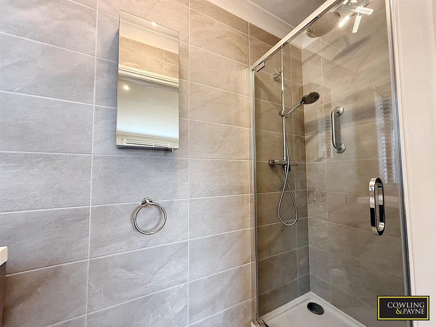 Bruce Grove, Wickford